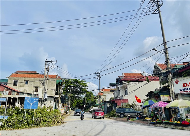 Chỉnh trang tuyến phố Hoàng Quốc Việt, đoạn từ cầu Trung Đoàn đến đường Tuệ Tĩnh