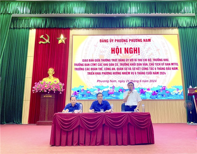 Thường trực Đảng ủy phường Phương Nam giao ban với Bí thư chi bộ, Trưởng khu, Trưởng Ban công tác mặt trận khu dân cư