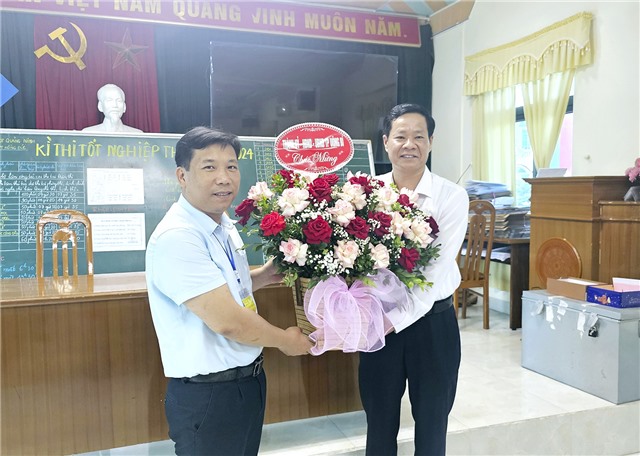 Chủ tịch UBND thành phố thăm, động viên Hội đồng thi tốt nghiệp THPT năm 2024