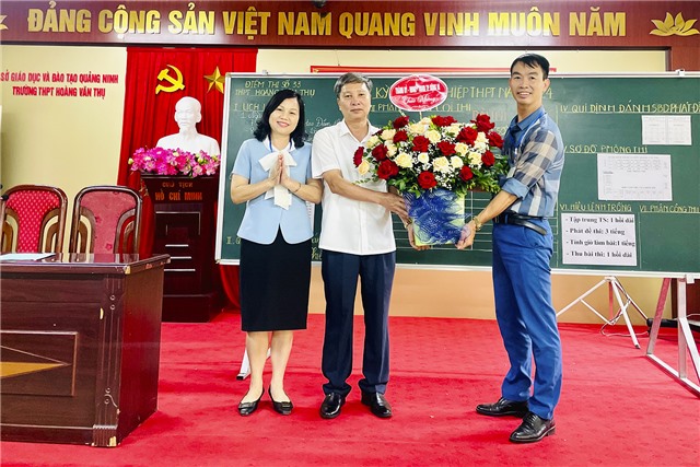 Phó Chủ tịch Thường trực UBND thành phố Nguyễn Văn Thành thăm, động viên điểm thi THPT Hoàng Văn Thụ