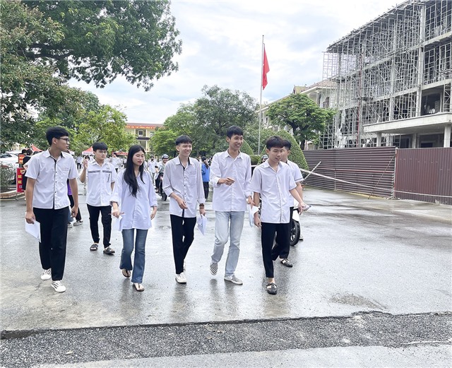 Kết thúc môn Ngoại ngữ, thí sinh phấn khởi hoàn thành Kỳ thi tốt nghiệp THPT năm 2024