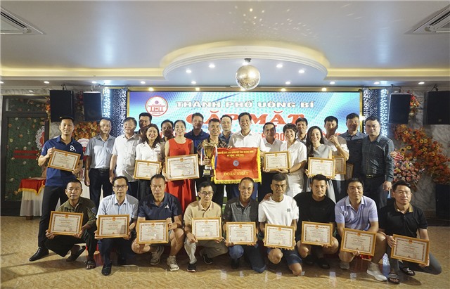 Gặp mặt đoàn vận động viên thành phố đoạt cúp vô địch Giải quần vợt tỉnh Quảng Ninh mở rộng năm 2024