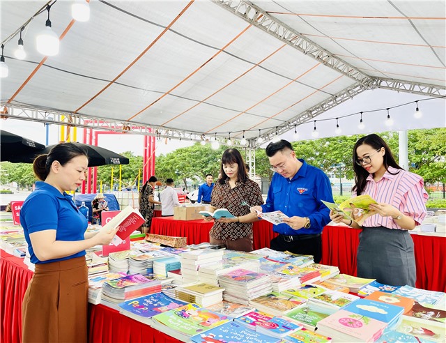 Ngày hội sách và tuổi trẻ 