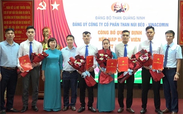 Phát triển đảng viên là người dân tộc thiểu số trong ngành than