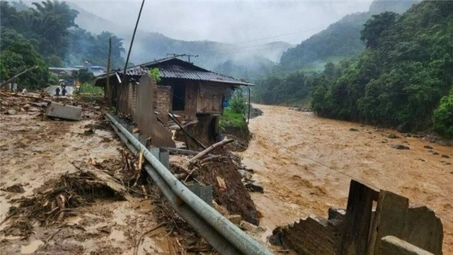 Ngày 12/7, cảnh báo mưa lớn cục bộ gây lũ quét, sạt lở ở nhiều khu vực