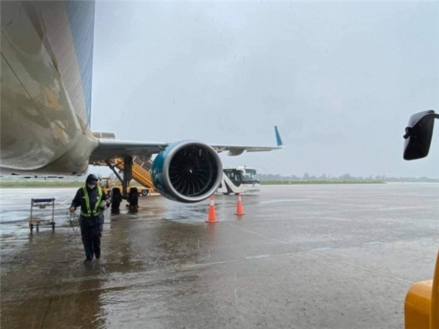 Hàng loạt các sân bay bị ảnh hưởng do áp thấp nhiệt đới