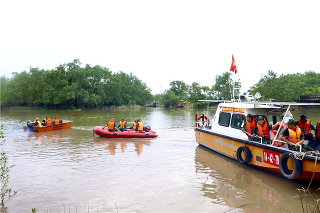 Ban Chỉ huy Quân sự thành phố tập huấn công tác PCTT-TKCN và điều khiển phương tiện thuỷ nội địa