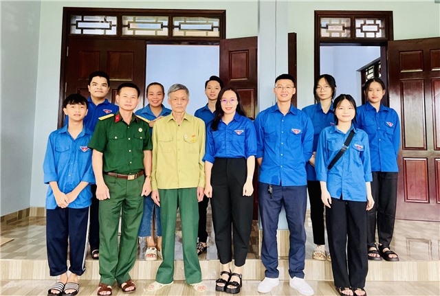 Đoàn Thanh niên phường Bắc Sơn thăm, tặng quà thương, bệnh binh