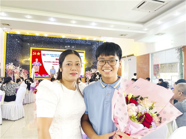 Nữ công nhân xuất sắc nuôi con học giỏi