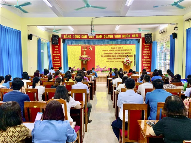 Bồi dưỡng lý luận chính trị và nghiệp vụ cho cán bộ công đoàn cơ sở trong các cơ quan, doanh nghiệp trên địa bàn thành phố năm 2024