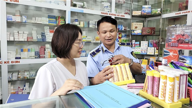 Đội QLTT số 6 tăng cường kiểm tra về niêm yết giá; tránh đầu cơ, găm hàng, định giá bất hợp lý đối với hàng hóa thiết yếu