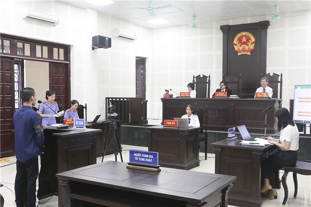 Toà án Nhân dân thành phố Uông Bí xét xử vụ án trộm cắp tài sản