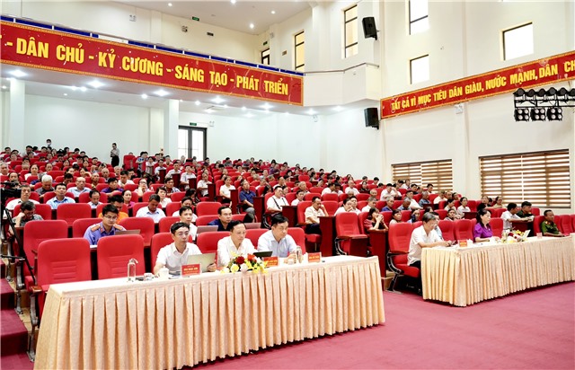 Đại biểu Quốc hội tiếp xúc cử tri sau kỳ họp thứ 7