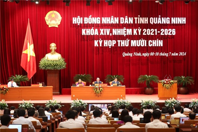 Ngày làm việc thứ hai, Kỳ họp thứ 19, HĐND tỉnh khóa XIV: Đại biểu tiến hành thảo luận tại tổ và hội trường