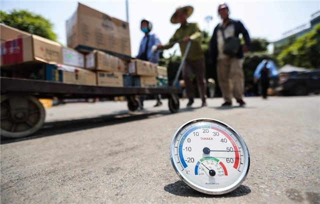 Nhiều khu vực trên cả nước nắng nóng gay gắt