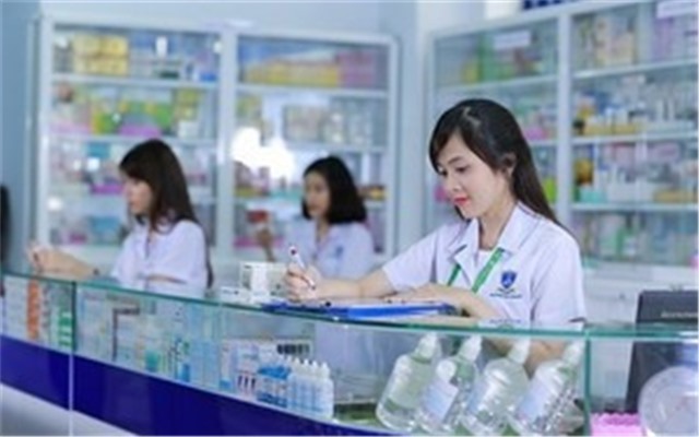 Có được sử dụng đồng thời chứng chỉ hành nghề y và dược?