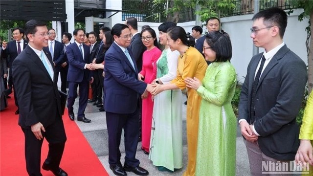 Thủ tướng Phạm Minh Chính gặp gỡ cán bộ, nhân viên Đại sứ quán, cộng đồng người Việt Nam tại Ấn Độ