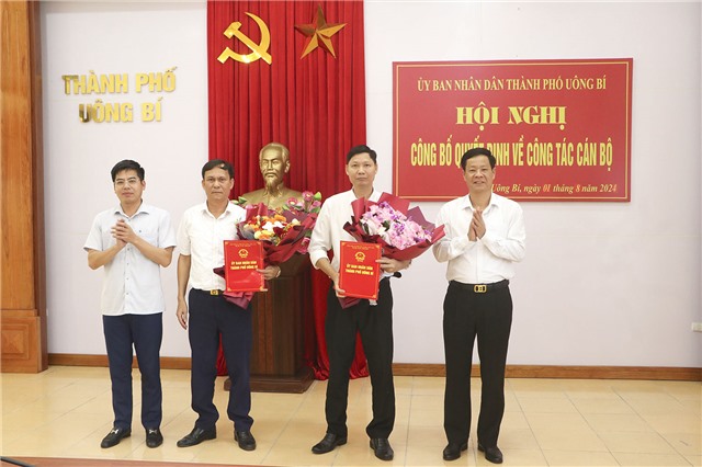 Công bố quyết định của UBND thành phố về công tác cán bộ