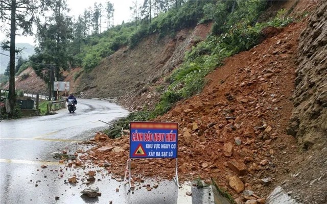 Ngày 16/8, mưa lớn cục bộ ở nhiều khu vực, đề phòng lũ quét, sạt lở