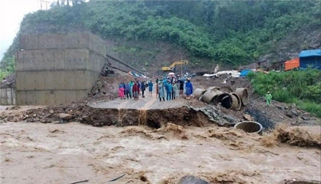 Mưa lớn ở vùng núi và trung du Bắc Bộ, cảnh báo ngập úng, lũ quét, sạt lở