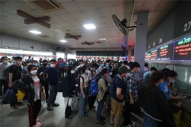 Huy động tàu xe, đáp ứng nhu cầu người dân dịp nghỉ lễ Quốc khánh