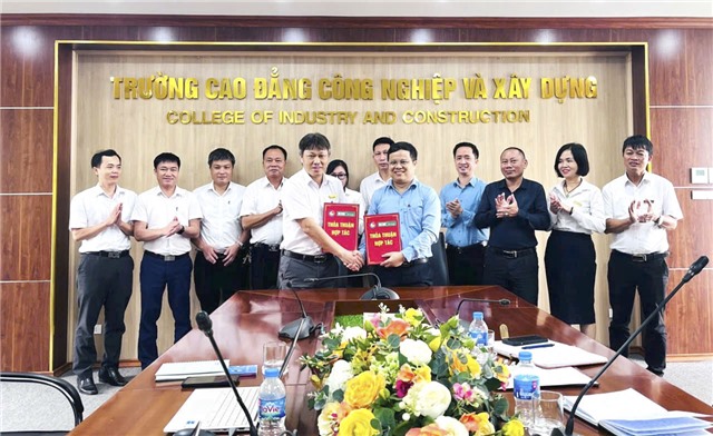Lễ ký kết thỏa thuận hợp tác giữa Trường Cao đẳng Công nghiệp và Xây dựng với Công ty TNHH đầu tư phát triển sản xuất Hạ Long