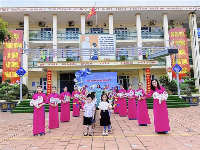 Thành phố Uông Bí đón 2.062 học sinh lớp 1 tựu trường 