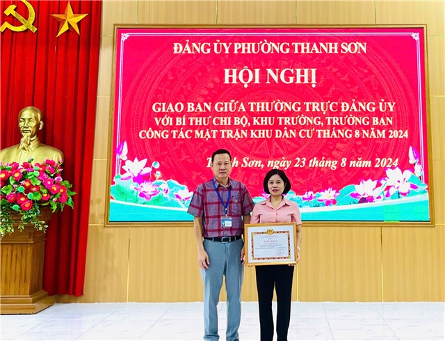 Đảng bộ phường Thanh Sơn giao ban giữa thường trực Đảng ủy với bí thư chi bộ, khu trưởng, trưởng ban công tác mặt trận khu dân cư tháng 8