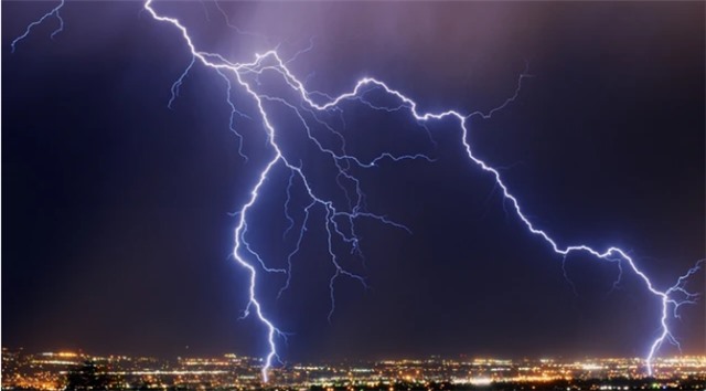 Cách nhận biết nơi đang có nhiều dông sét để phòng tránh