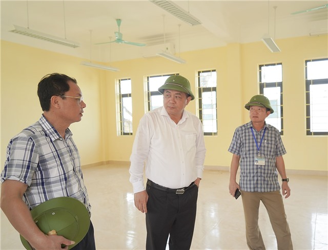 Bí thư Thành uỷ Mai Vũ Tuấn kiểm tra công tác chuẩn bị cho Lễ khai giảng và năm học mới 2024-2025