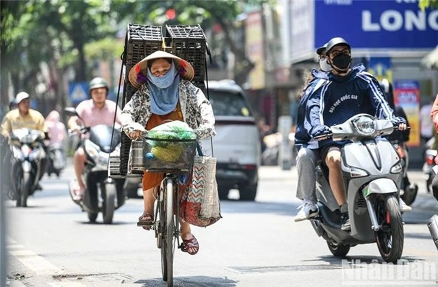 Ngày 6/8, Bắc Bộ và Trung Bộ nắng nóng, có nơi hơn 37 độ C