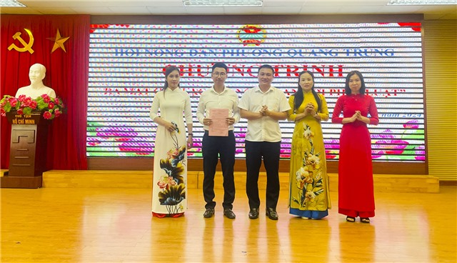 Hội Nông dân phường Quang Trung ra mắt Câu lạc bộ Nông dân với pháp luật