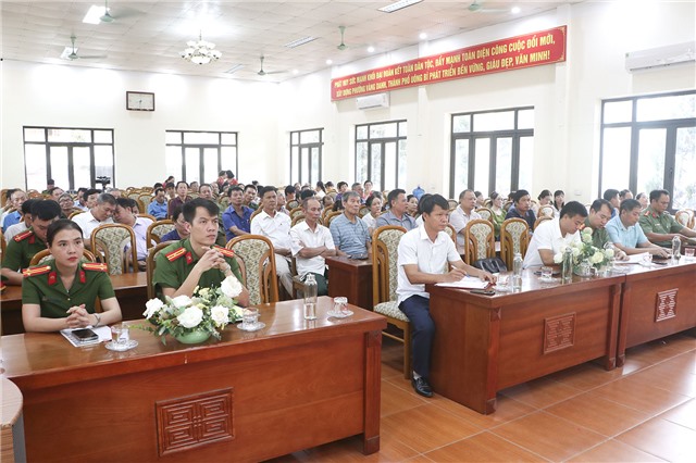 Diễn đàn công an lắng nghe ý kiến Nhân dân phường Vàng Danh năm 2024