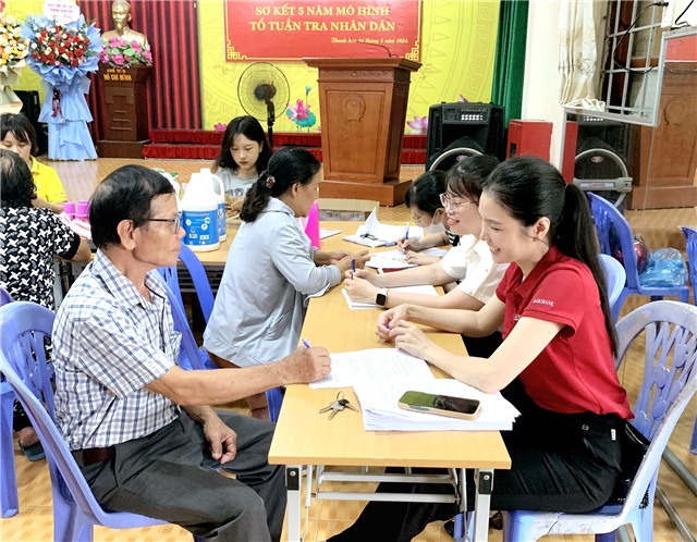 BHXH thành phố Uông Bí tiếp tục đẩy mạnh tuyên truyền, hướng dẫn người hưởng lương hưu, trợ cấp bảo hiểm xã hội qua tài khoản ATM
