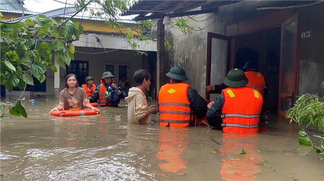 BCH Quân sự TP Uông Bí: Đồng hành cùng nhân dân vượt qua khó khăn do bão lũ 