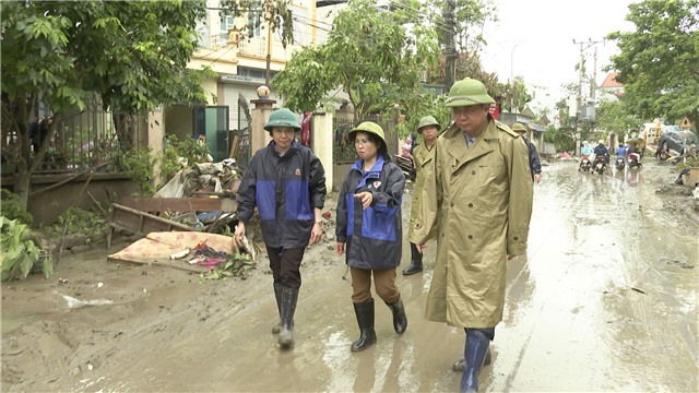 Đồng chí Trịnh Thị Minh Thanh - Phó Bí thư Thường trực Tỉnh uỷ kiểm tra công tác khắc phục hậu quả bão số 3 trên địa bàn thành phố