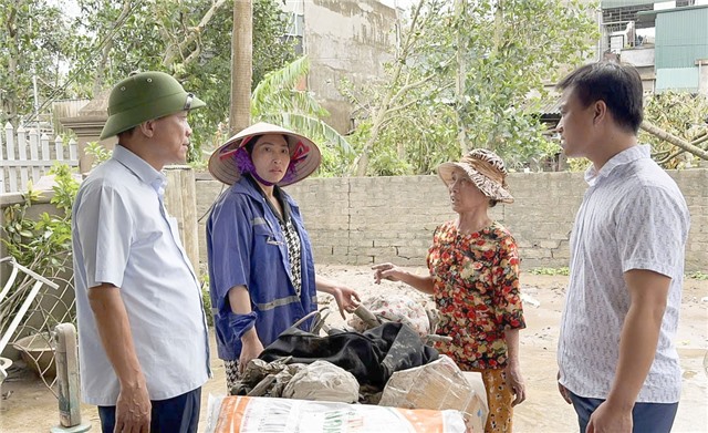 Đồng chí Nguyễn Chiến Thắng, Phó Bí thư Thường trực Thành uỷ, Chủ tịch HĐND thành phố kiểm tra và chỉ đạo công tác khắc phục hậu quả do bão số 3 gây ra tại phường Vàng Danh