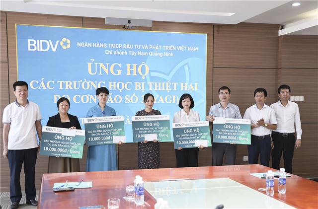 Ngân hàng BIDV Chi nhánh Tây Nam Quảng Ninh ủng hộ 640 triệu đồng cho các trường học bị thiệt hại do cơn bão số 3 (Yagi)