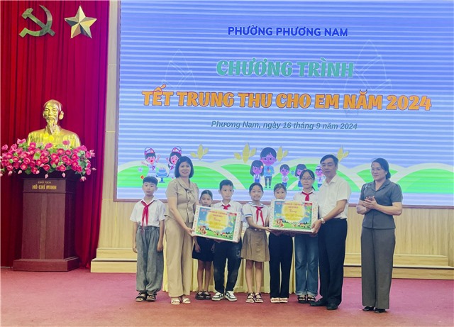 Chương trình Tết Trung thu cho em phường Phương Nam năm 2024