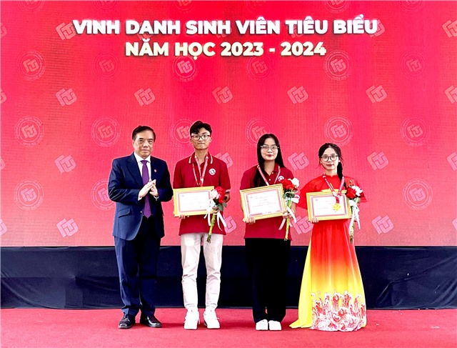 Trường Đại học Ngoại thương cơ sở Quảng Ninh khai giảng năm học 2024-2025 và kỷ niệm 15 năm thành lập cơ sở Quảng Ninh