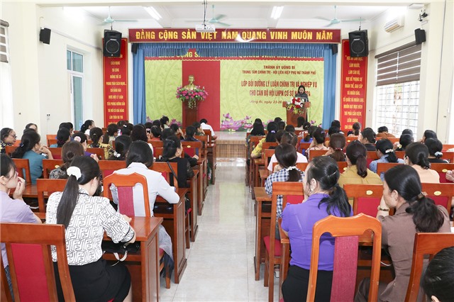 Bồi dưỡng lý luận chính trị, nghiệp vụ cho cán bộ Hội Liên hiệp phụ nữ cơ sở năm 2024