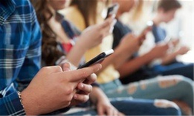 WHO cảnh báo hậu quả của thanh thiếu niên ‘nghiện’ mạng xã hội