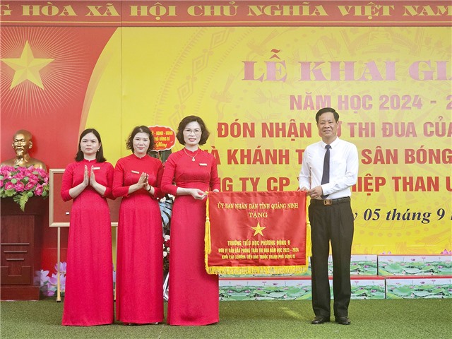 Đồng chí Phạm Tuấn Đạt, PBT Thành uỷ, Chủ tịch UBND thành phố dự lễ khai giảng năm học mới tại Trường Tiểu học Phương Đông B