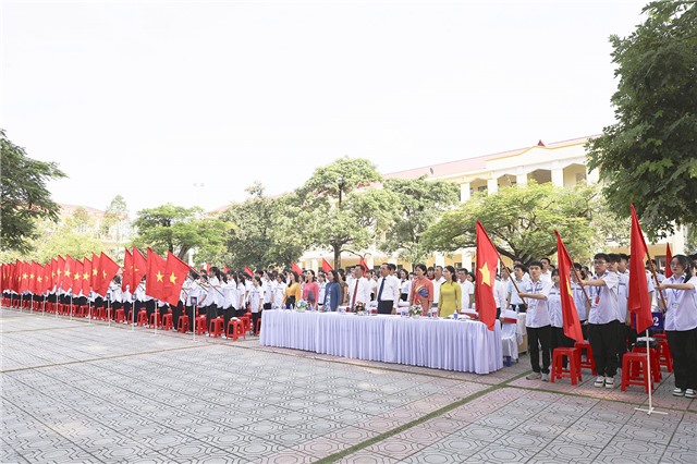 Trường THPT Uông Bí khai giảng năm học mới 2024-2025
