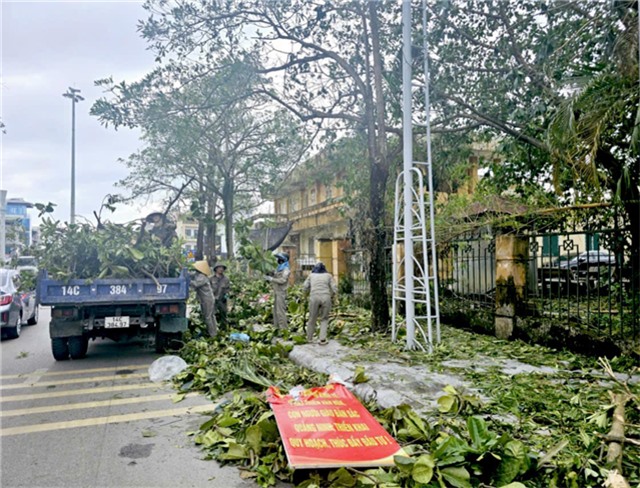 Các cơ quan, đơn vị, doanh nghiệp trên địa bàn khẩn trương khắc phục hậu quả bão số 3