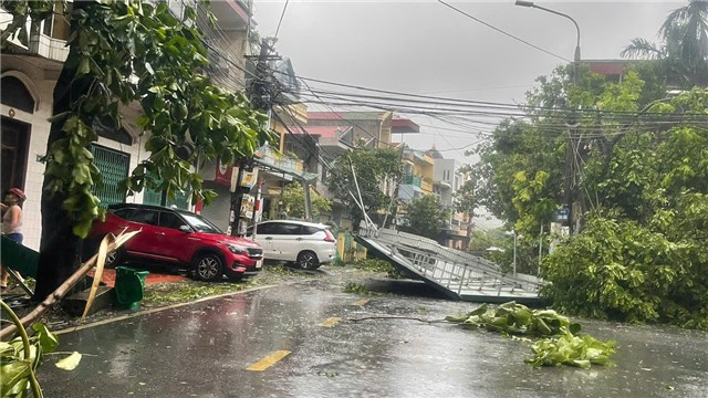 Thành phố Uông Bí thiệt hại sau cơn bão số 3        