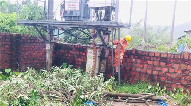 Điện lực thành phố Uông Bí nỗ lực cấp điện trong thời gian sớm nhất