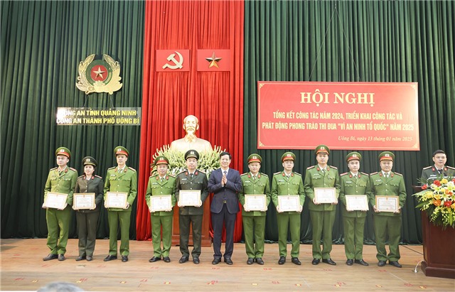 Công an thành phố tổng kết công tác năm 2024, phát động phong trào thi đua "Vì an ninh Tổ quốc" năm 2025