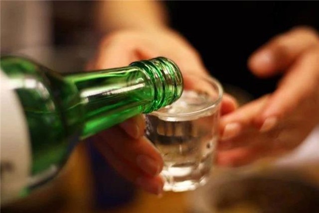 Phòng tránh ngộ độc rượu dịp cận Tết Nguyên đán