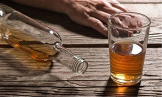 Thổ Nhĩ Kỳ: Số người tử vong do ngộ độc rượu giả tiếp tục tăng